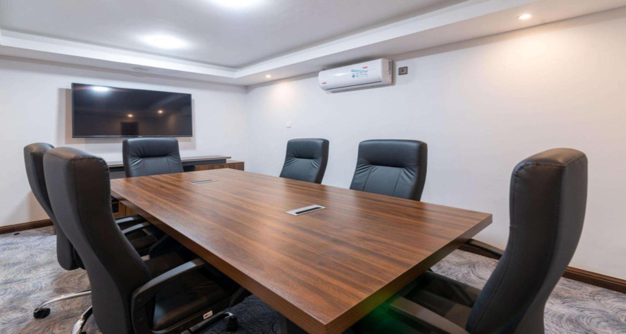 Апарт-отель Heri Heights Apartments, Surestay Collection By Western Найроби